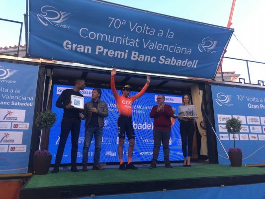 El campeón olímpico Van Avermaet se impone antes de la etapa reina entre Vila-real y Alcossebre