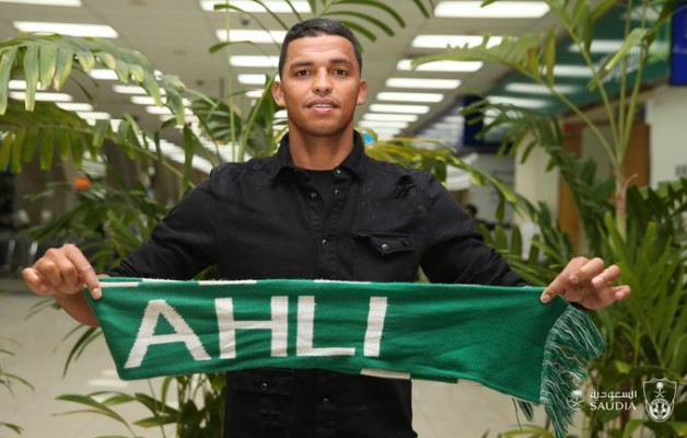 Aderllan Santos se desvincula del Valencia y jugará en Al-Ahli