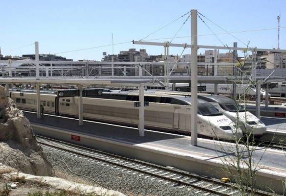 La llegada del AVE a Alicante tuvo 774 millones de sobrecostes, según el Tribunal de Cuentas