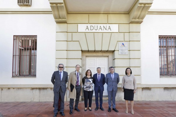 Los vecinos del Grao podrán cumplimentar la Renta en la Aduana del puerto una vez reformada