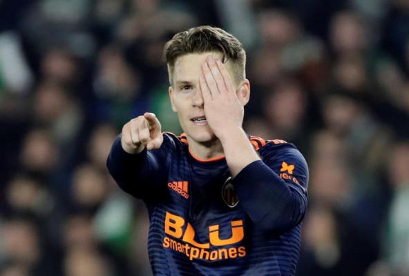 Gameiro rescata al Valencia y se gana la titularidad