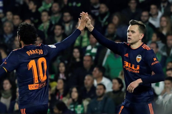 El Valencia reacciona a tiempo y la eliminatoria se decidirá en Mestalla