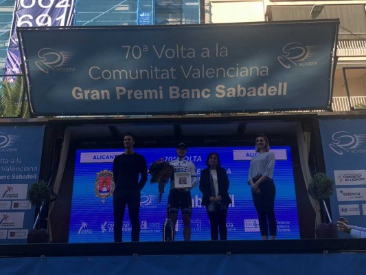 Matteo Trentin gana al sprint en Alicante la segunda etapa