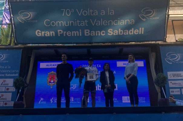 Matteo Trentin gana al sprint en Alicante la segunda etapa

