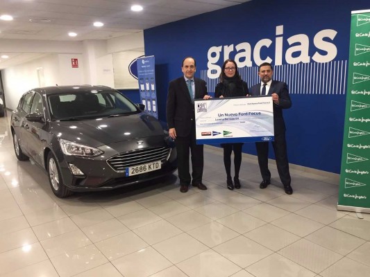 Vedat Mediterráneo entrega su Ford Focus a la ganadora del sorteo del 40 aniversario de El Corte Inglés