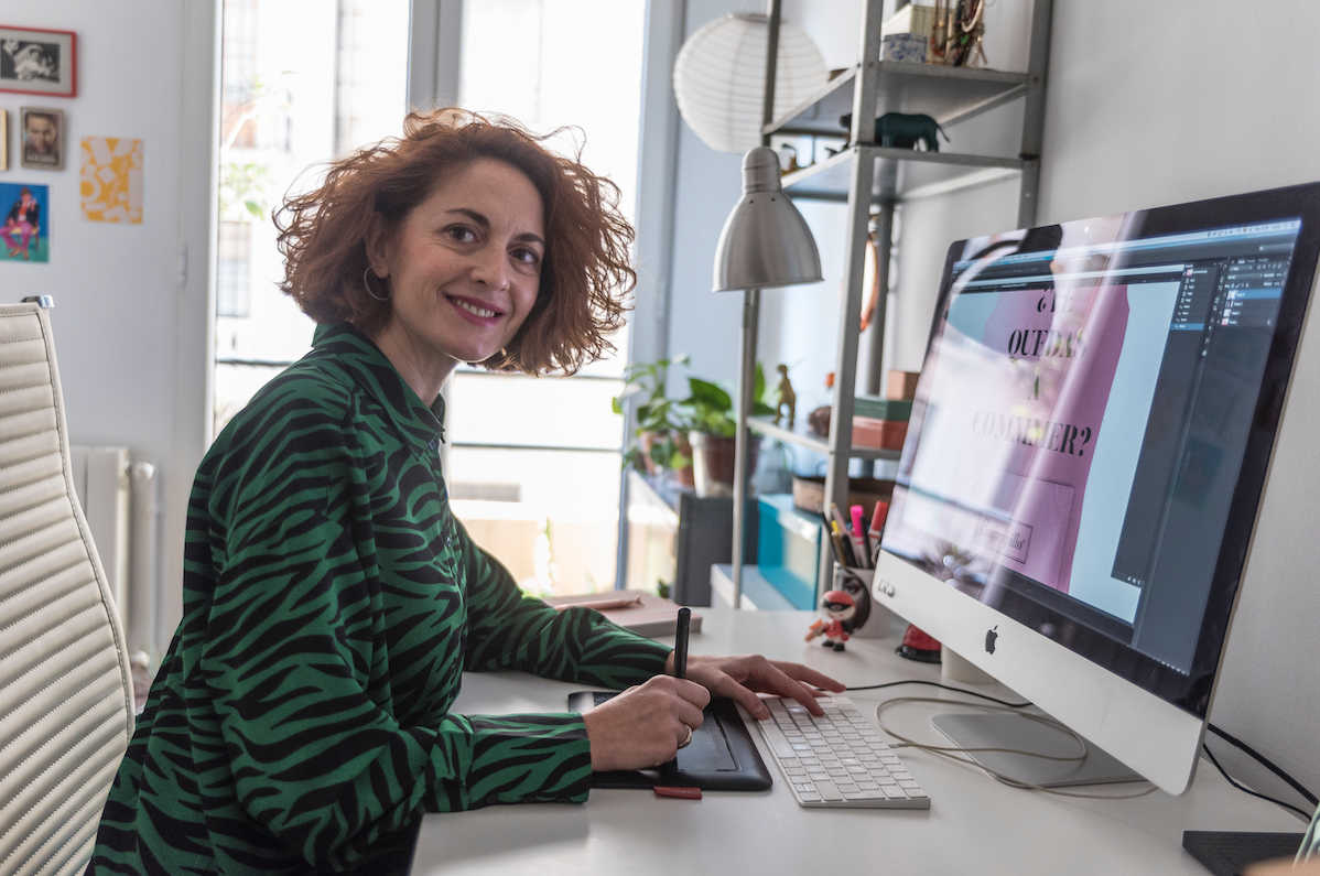 La diseñadora Lucía Messeguer en su despacho (AITOR TORRIBIO) - 