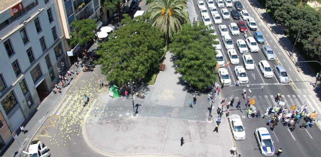El taxi teme que la restricción a Uber y Cabify no llegue a validarse en Les Corts esta legislatura 