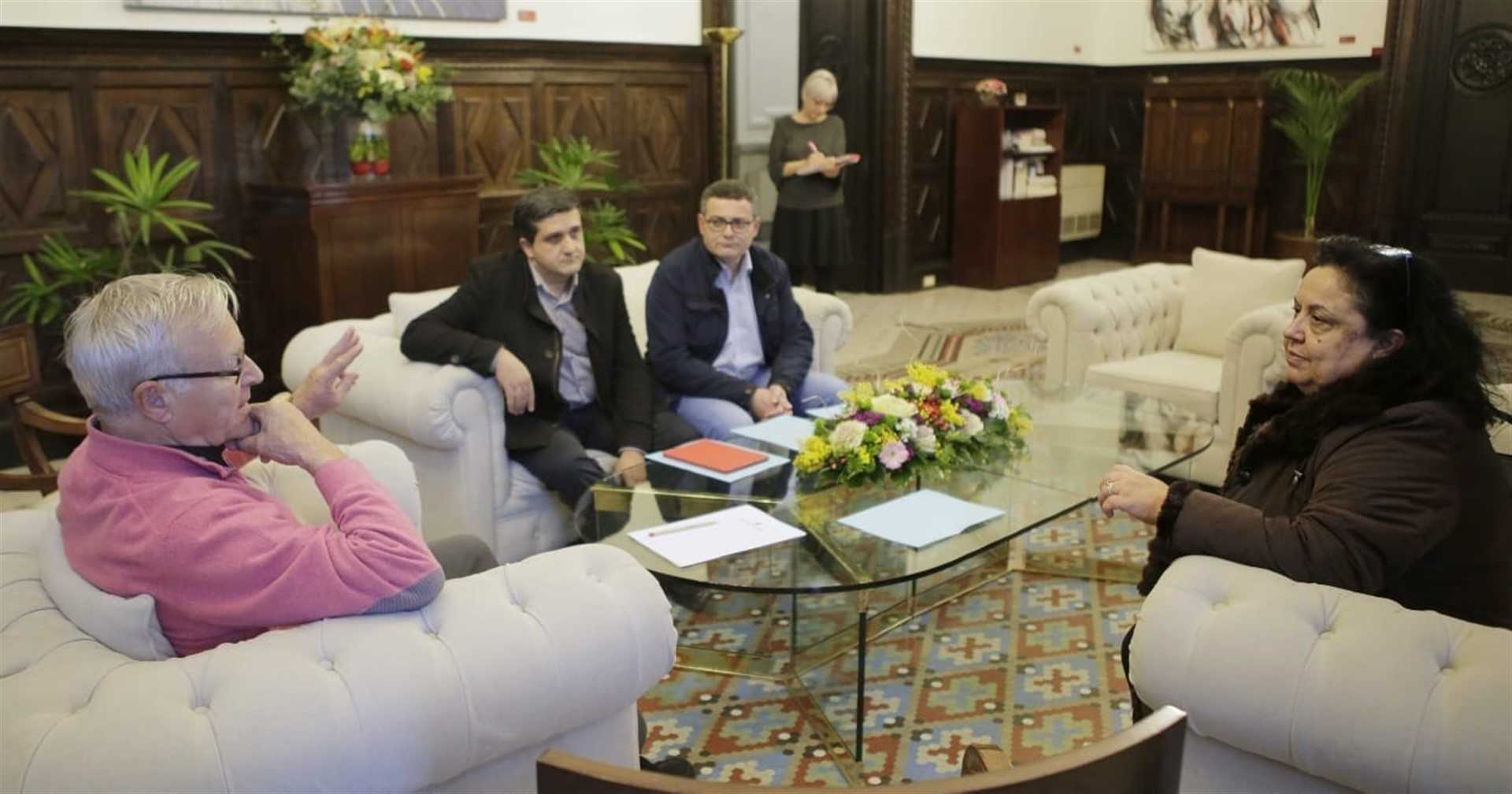 Ribó reclama a Vodafone que paralice el ERE que afecta a 1.200 personas, 182 en la Comunitat
