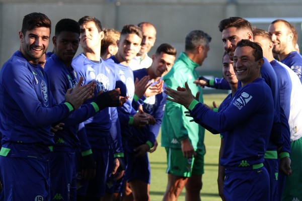 Quique Setién perfila la semifinal copera sin Tello ni Feddal