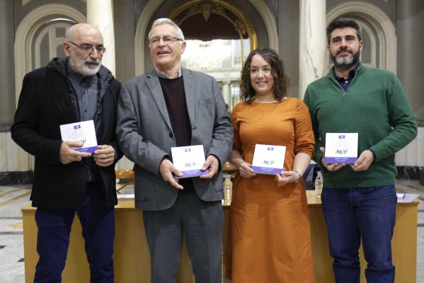 Luis Fernández i Ortifus dibuixen als personatges que hi ha darrere dels carrers de València