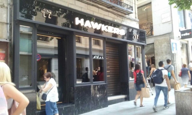 Hawkers ultima la apertura en Madrid: así es su primera tienda física