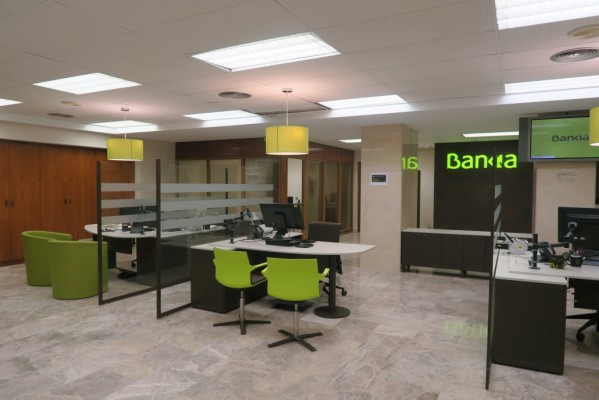 La Comunitat perdió casi la mitad de sus oficinas bancarias entre los años 2008 y 2017