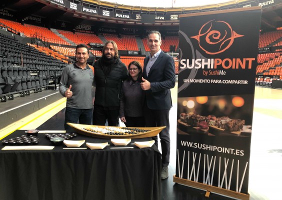 Sushi para los jugadores del Valencia Basket después de los partidos