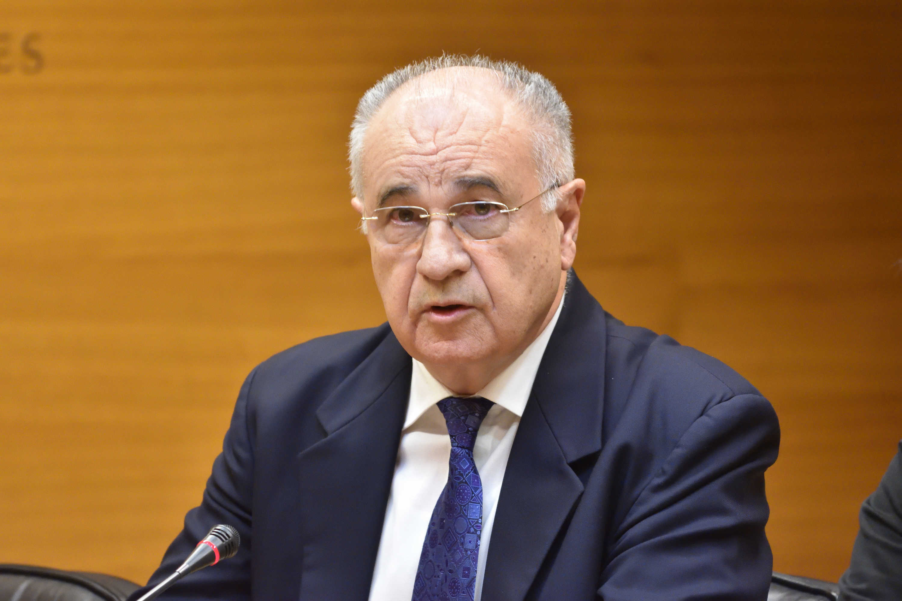 Blasco se 'come' a los diputados del tripartito

