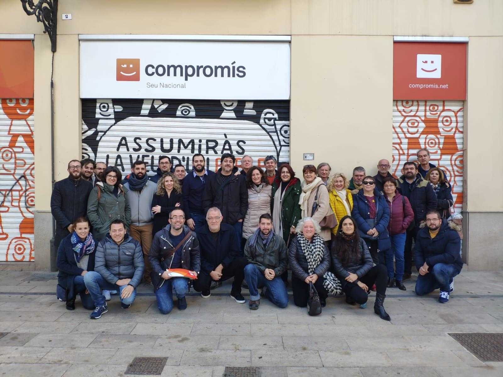 Miembros de la asamblea reunida el sábado - 