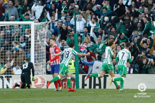 El Betis le gana al Atlético de Madrid y llega lanzado a la Copa