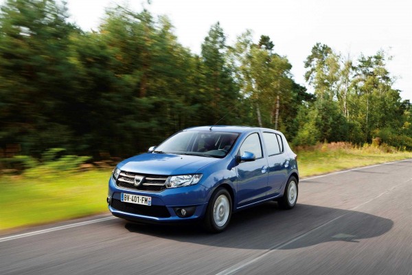 Seat, líder del mercado automovilístico español en enero y el Dacia Sandero, el modelo más vendido