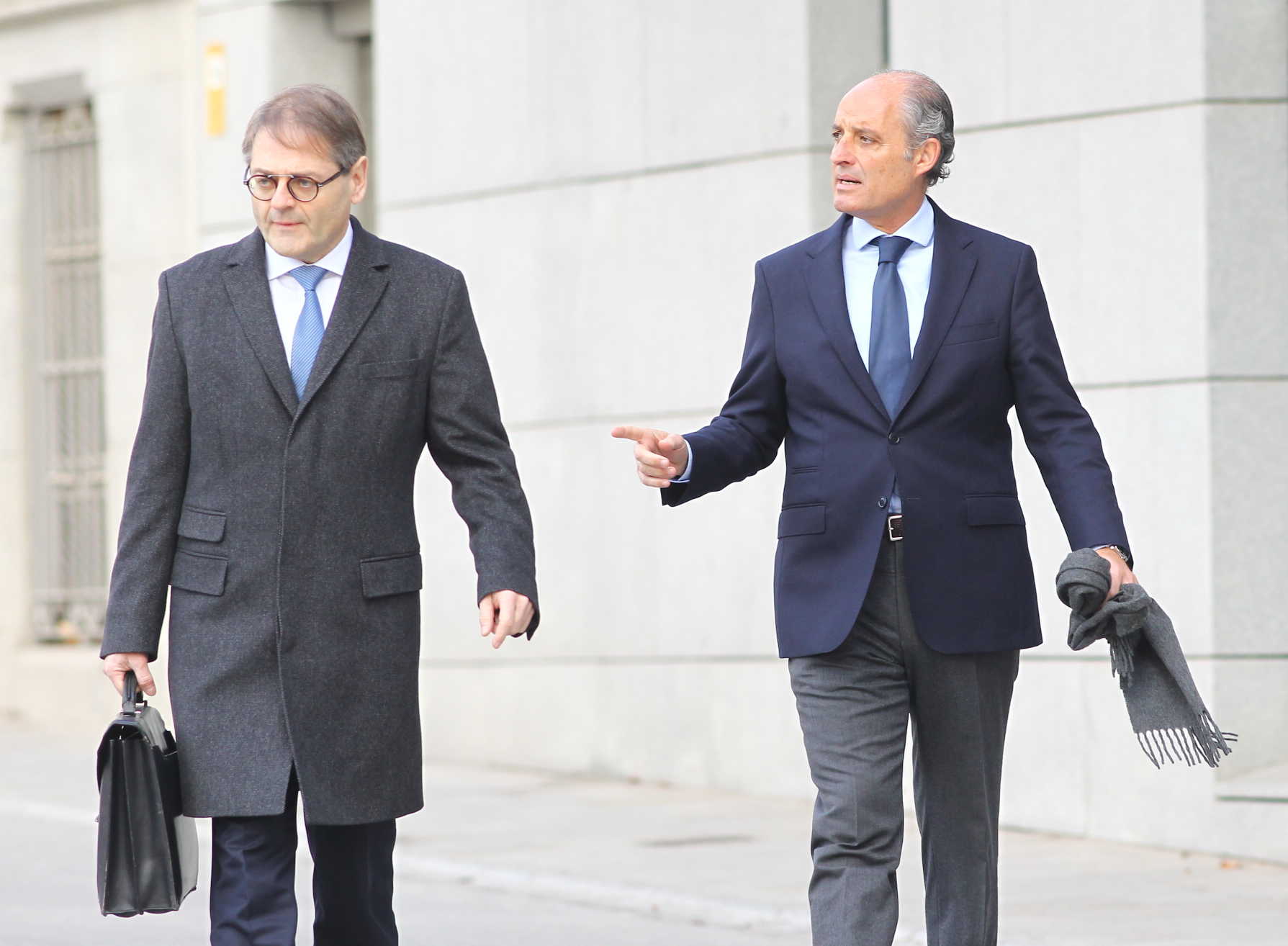 Camps niega el amaño de los contratos y le recuerda al juez su pasado socialista