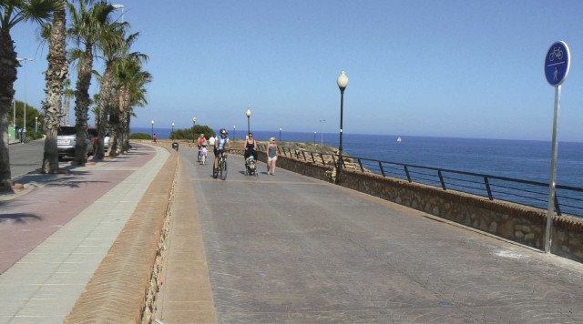 Orihuela saca las normas de la mesa de movilidad sostenible sin valorar la bici como vehículo alternativo