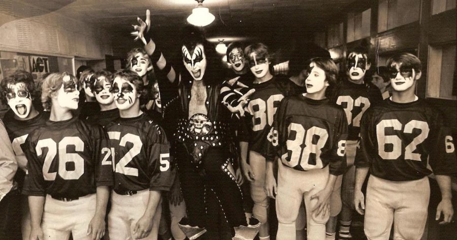 Kiss y la estrategia del disfraz

