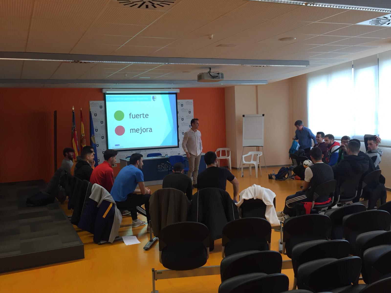 Sesión de 'coaching' al Peñíscola Rehabmedic como preparación para la Copa de España