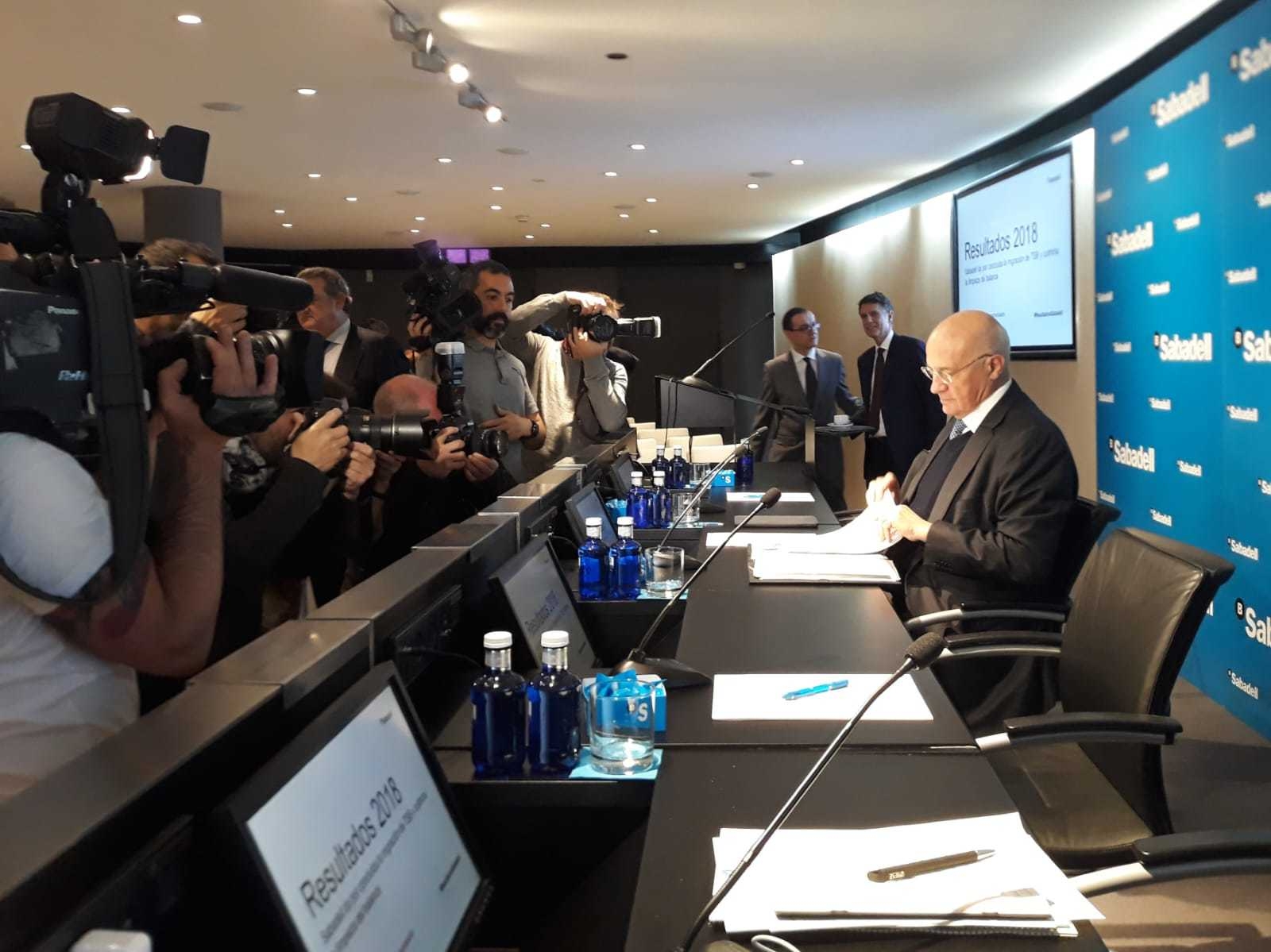 Josep Oliu, al comienzo de la rueda de prensa para presentar los resultados de 2018. Foto: A.P. - 