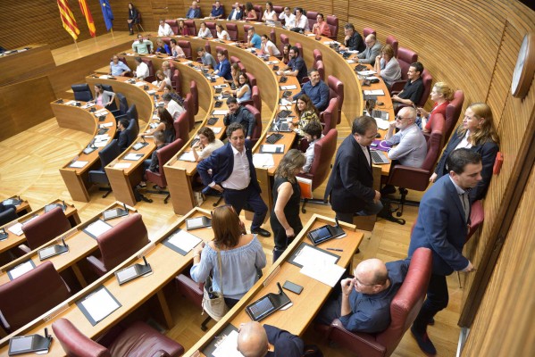 PP y Ciudadanos eclipsan con Cataluña el debate sobre plurilingüismo