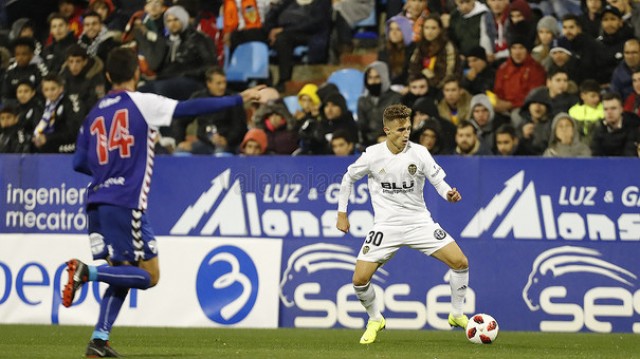 El Valencia cede al canterano Álex Blanco al Alavés