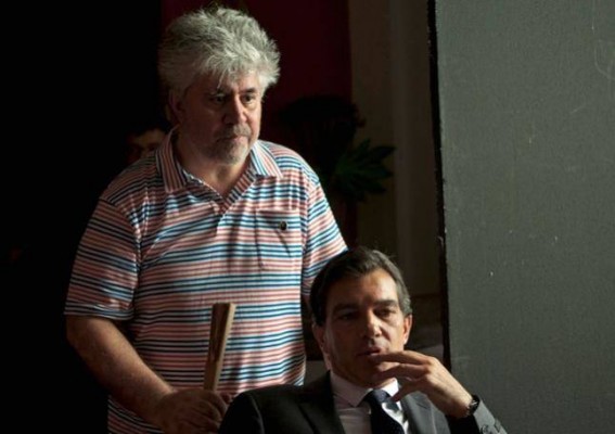 Pedro Almodóvar viaja a Paterna en el tráiler de 'Dolor y gloria'