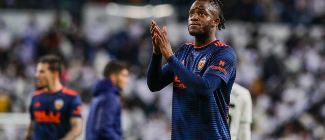Batshuayi abandona las oficinas sin cerrar su salida