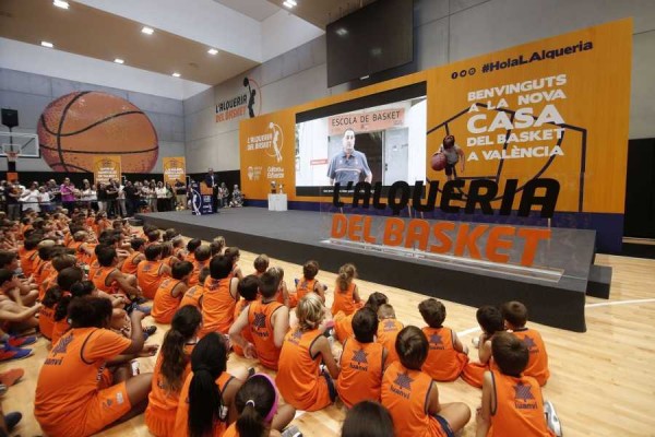 Valencia Basket inicia la formación en el buen uso de RRSS a los equipos de L’Alqueria del Basket