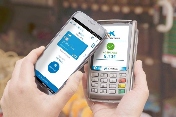 CaixaBank multiplica por ocho las operaciones de pago móvil y factura 885 millones en compras
