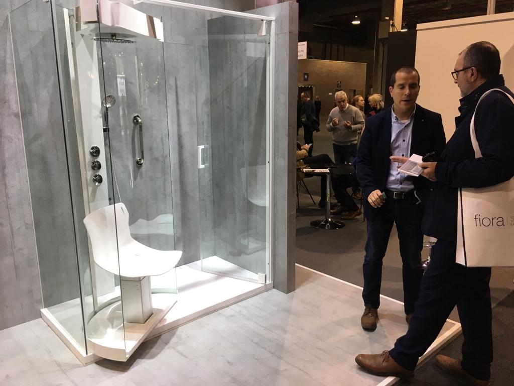 Una empresa valenciana patenta una ducha giratoria para personas con movilidad reducida