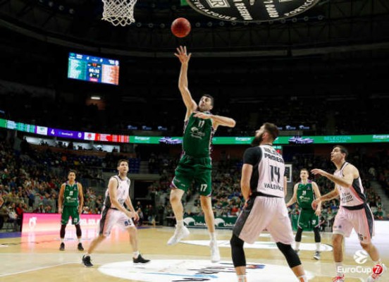 Asalto al Carpena y líderes por todo lo alto (69-72)