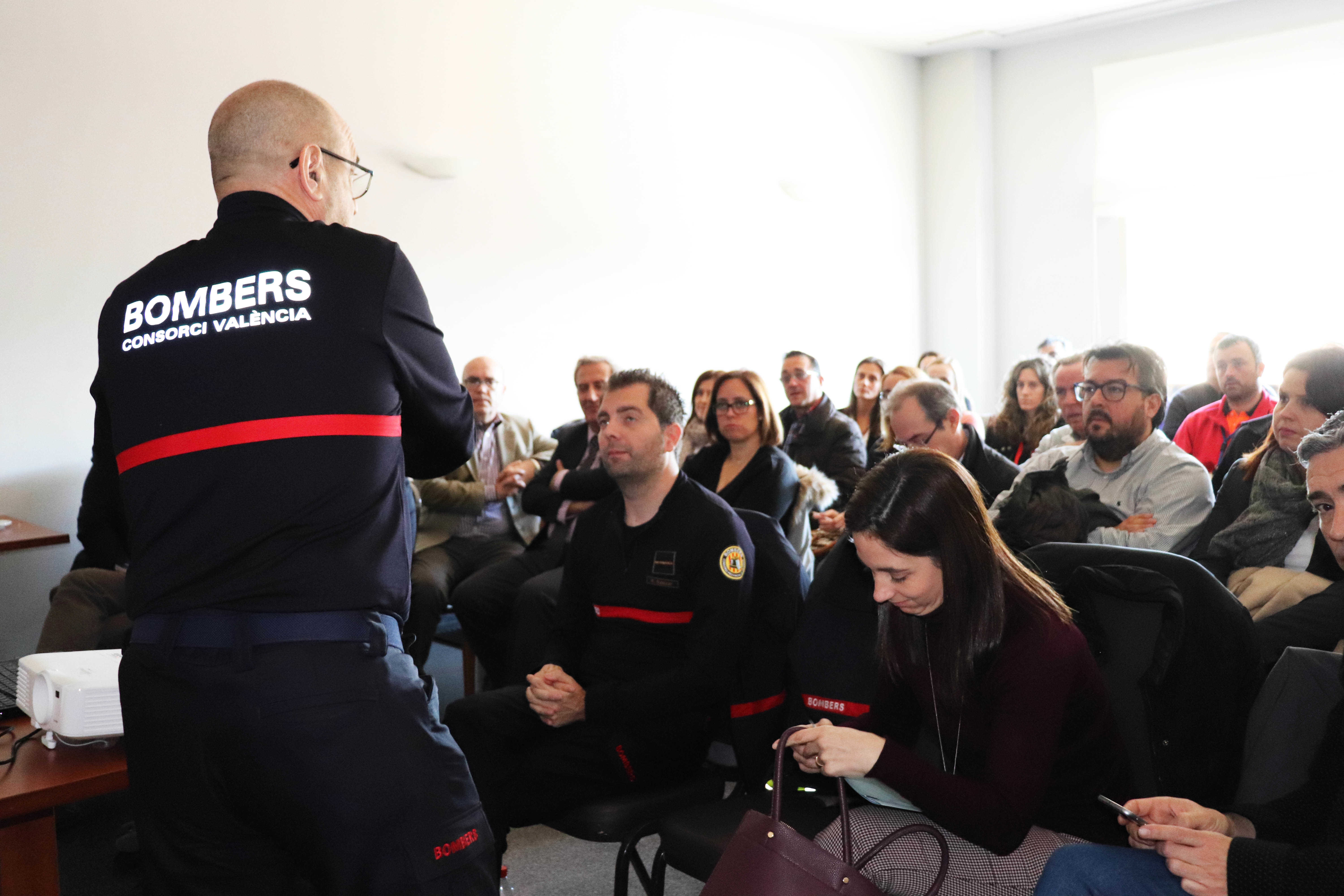 Tres polígonos de la Ribera implantan un sistema de autoprotección coordinado con los bomberos pionero en España