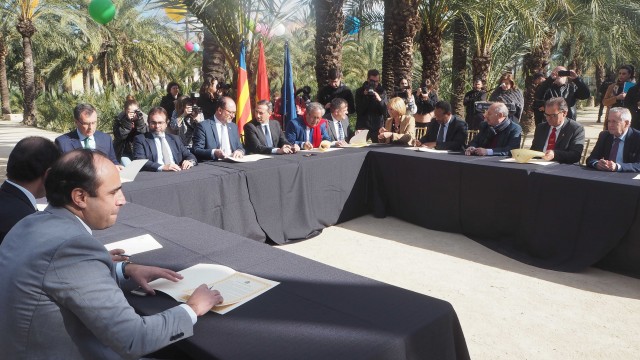 Orihuela firma una declaración para la protección de los palmerales con el Norte de África