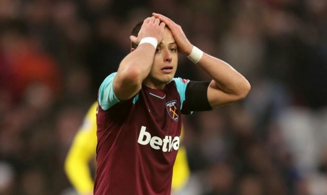 El Valencia se reúne con el agente de Chicharito