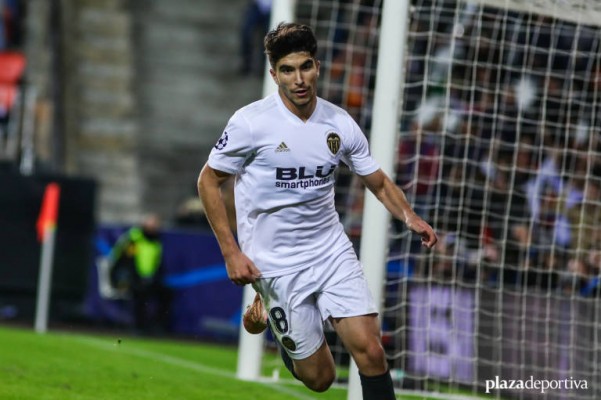 El Tottenham estudia ofrecer 35 millones por Carlos Soler en verano