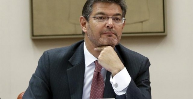 El ministro de Justicia avisa a los alcaldes catalanes: colaborar con el referéndum 