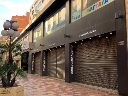 El cierre del 'Boulevard Austria' a la espera de Zara genera movimiento de tiendas en la calle