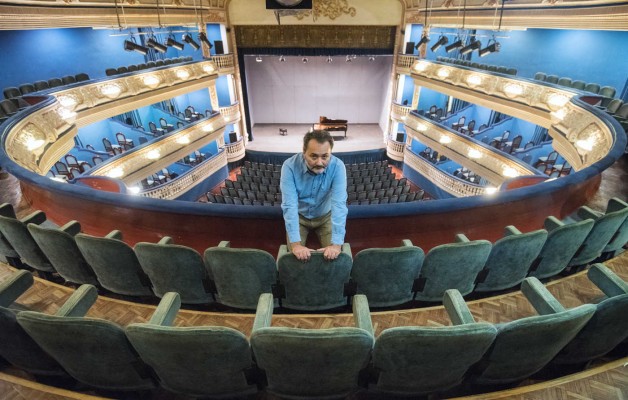 Un dramaturgo al frente de un teatro deficitario que tuvo que rescatar la Generalitat