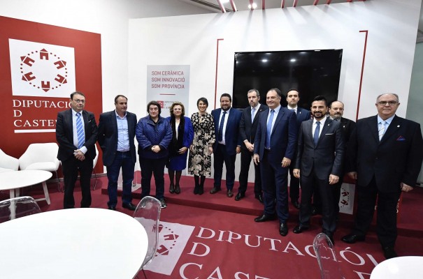  La Diputación lidera el apoyo institucional de la provincia a la industria cerámica en Cevisama