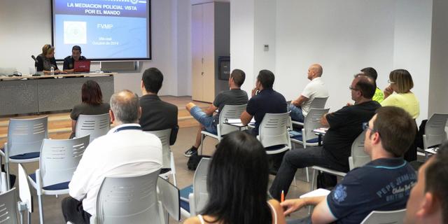 La Escuela de Formación de la Policía Local de Vila-real mejora las competencias de 600 agentes