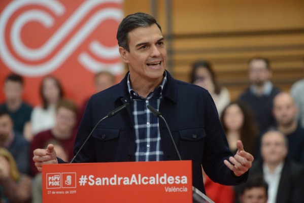 Sánchez dice a Podemos e IU que Maduro es 