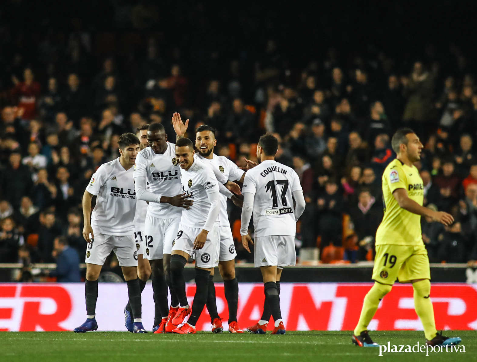 El Valencia destroza al Villarreal e impone su ley en el derbi