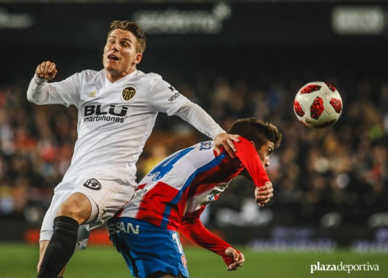 Gameiro presenta una contusión en la cabeza del peroné de su pierna izquierda