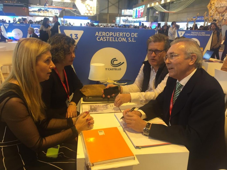 Encuentro de la alcaldesa Amparo Marco y la concejala Patricia Puerta con el director general de Aerocas, Joan Serafí Bernat. - 
