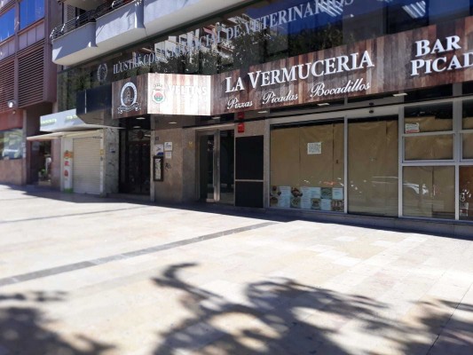Los dueños del 'local premium' de La Rambla buscan inquilino tras Pepe Botella y La Vermucería
