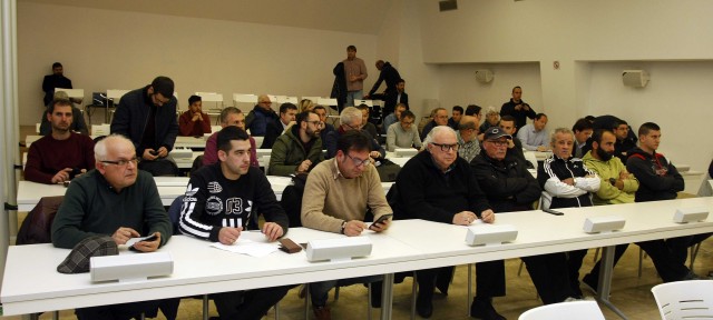 Los accionistas del Elche votarán el 26 de febrero la compensación de créditos prevista en el convenio
