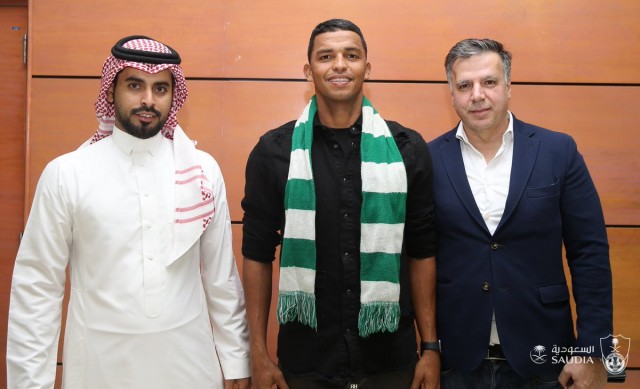 Aderllan Santos se marcha al Al-Ahli